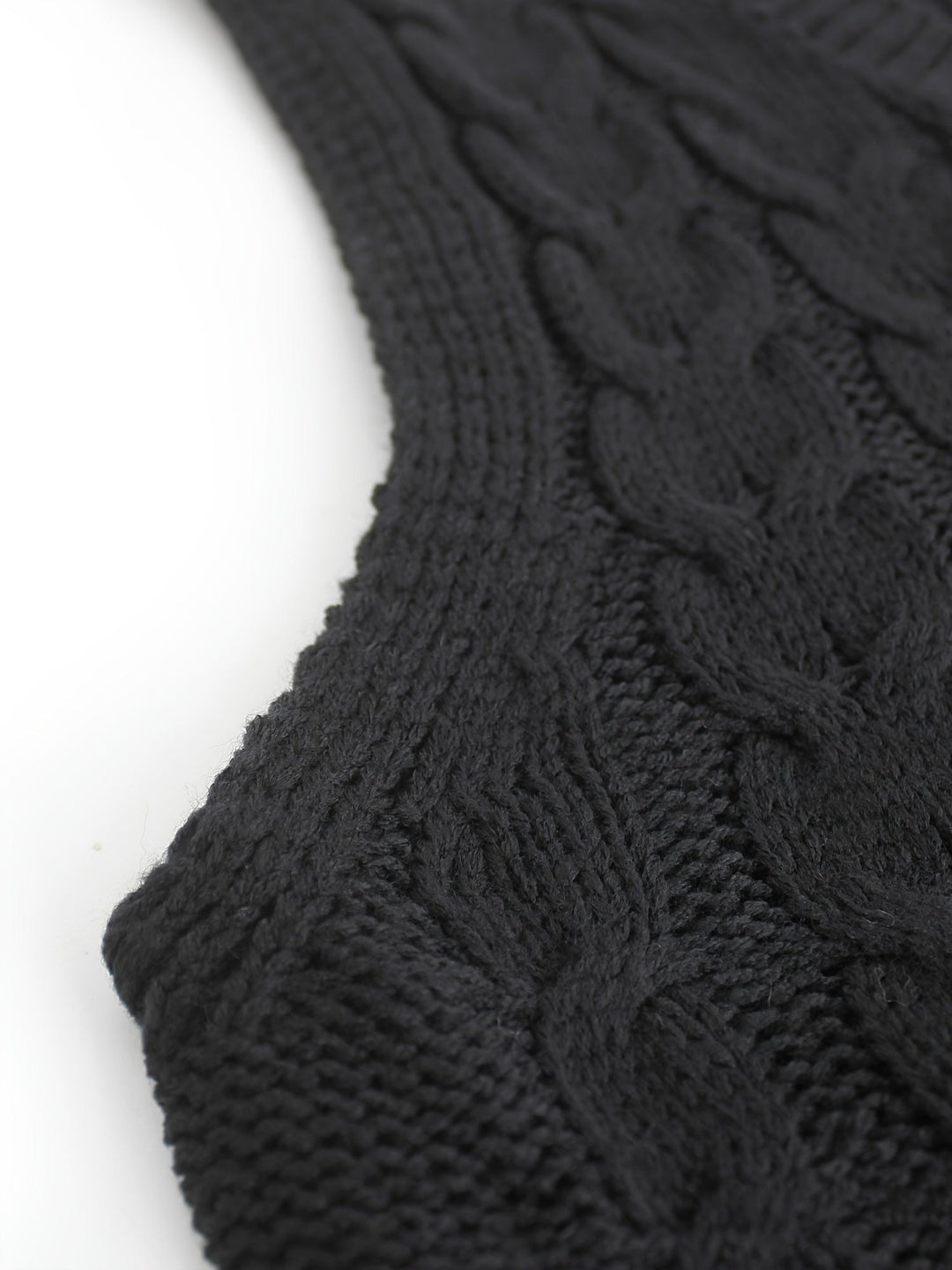 Lina — Warmer Pullunder für Damen aus Strick mit Zopfmuster, Das Modehaus Luzern