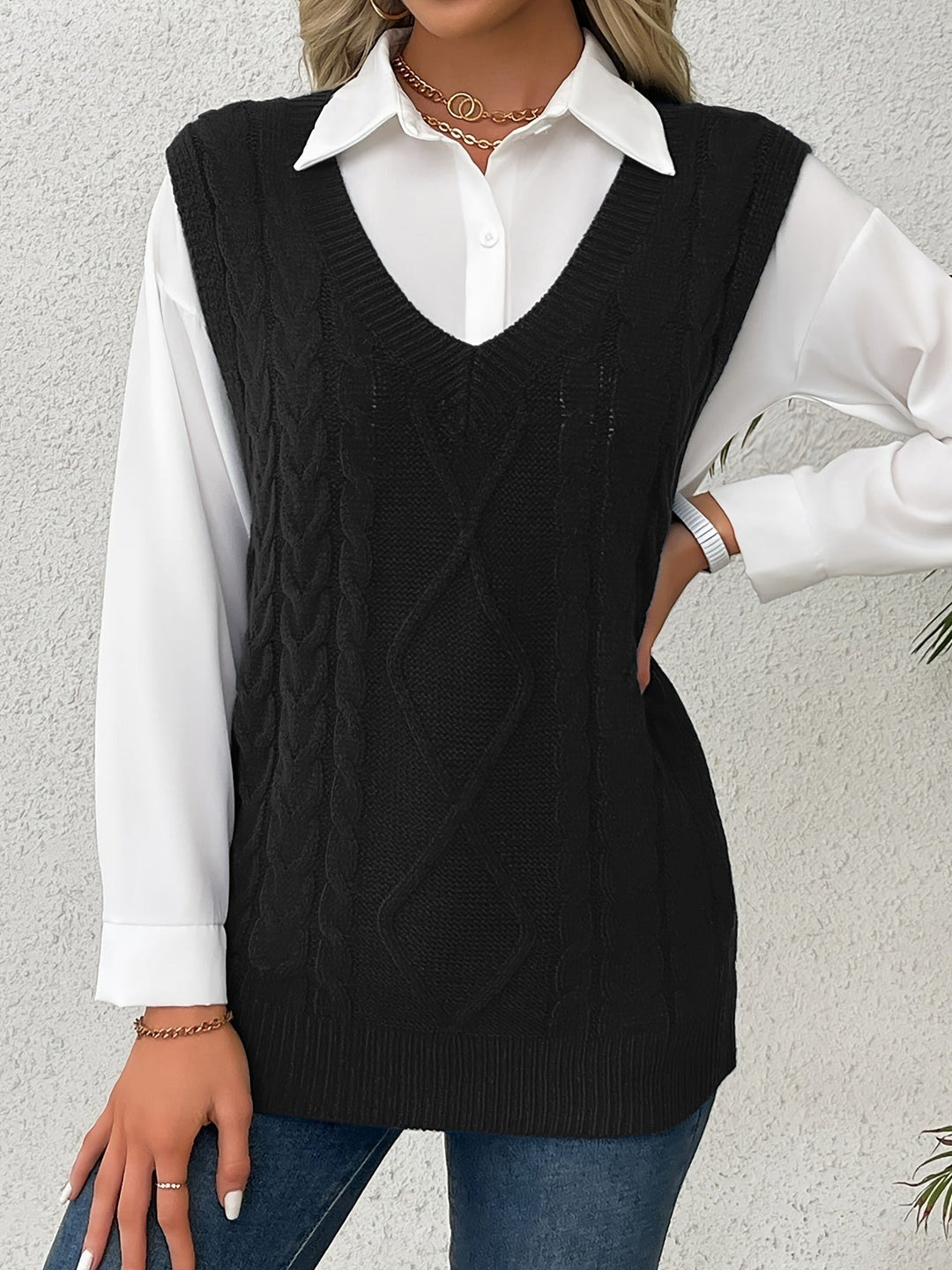 Lina — Warmer Pullunder für Damen aus Strick mit Zopfmuster, Das Modehaus Luzern