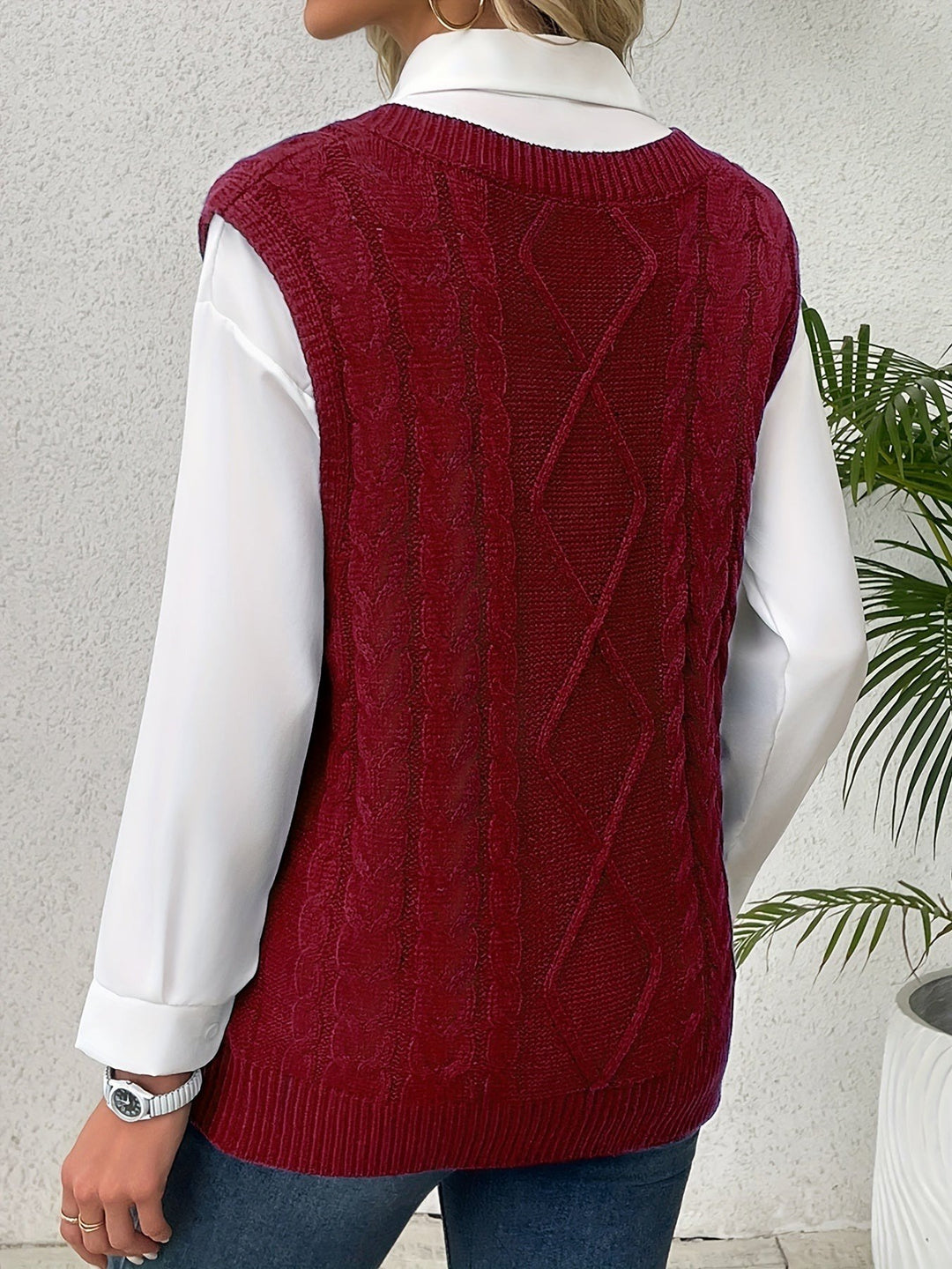 Lina — Warmer Pullunder für Damen aus Strick mit Zopfmuster, Das Modehaus Luzern