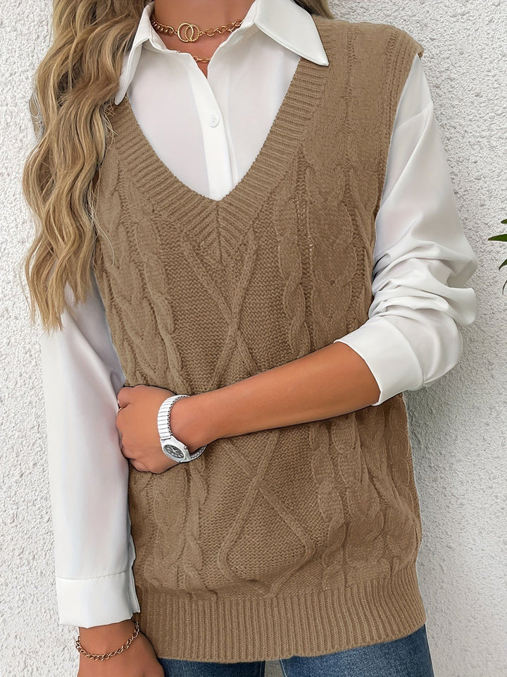 Lina — Warmer Pullunder für Damen aus Strick mit Zopfmuster, Das Modehaus Luzern
