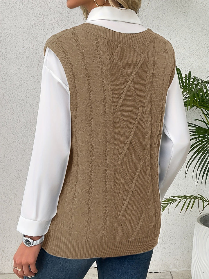 Lina — Warmer Pullunder für Damen aus Strick mit Zopfmuster, Das Modehaus Luzern