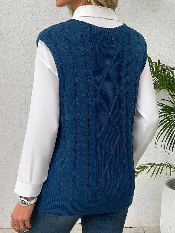 Lina — Warmer Pullunder für Damen aus Strick mit Zopfmuster, Das Modehaus Luzern