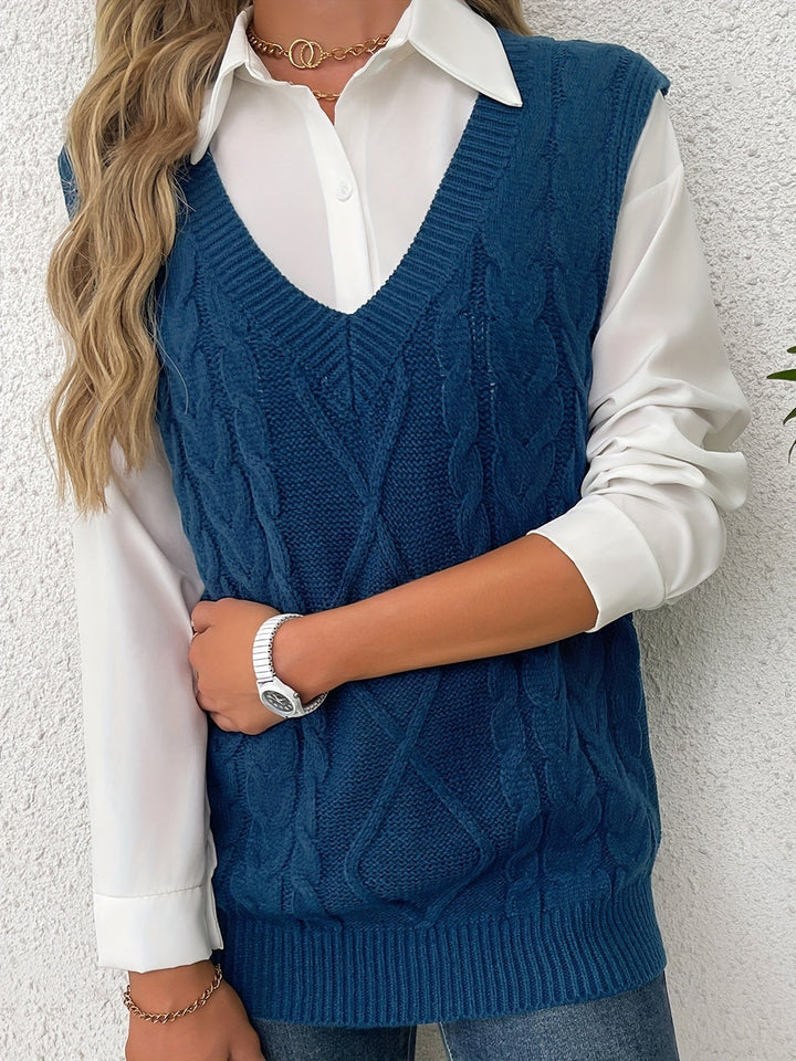 Lina — Warmer Pullunder für Damen aus Strick mit Zopfmuster, Das Modehaus Luzern