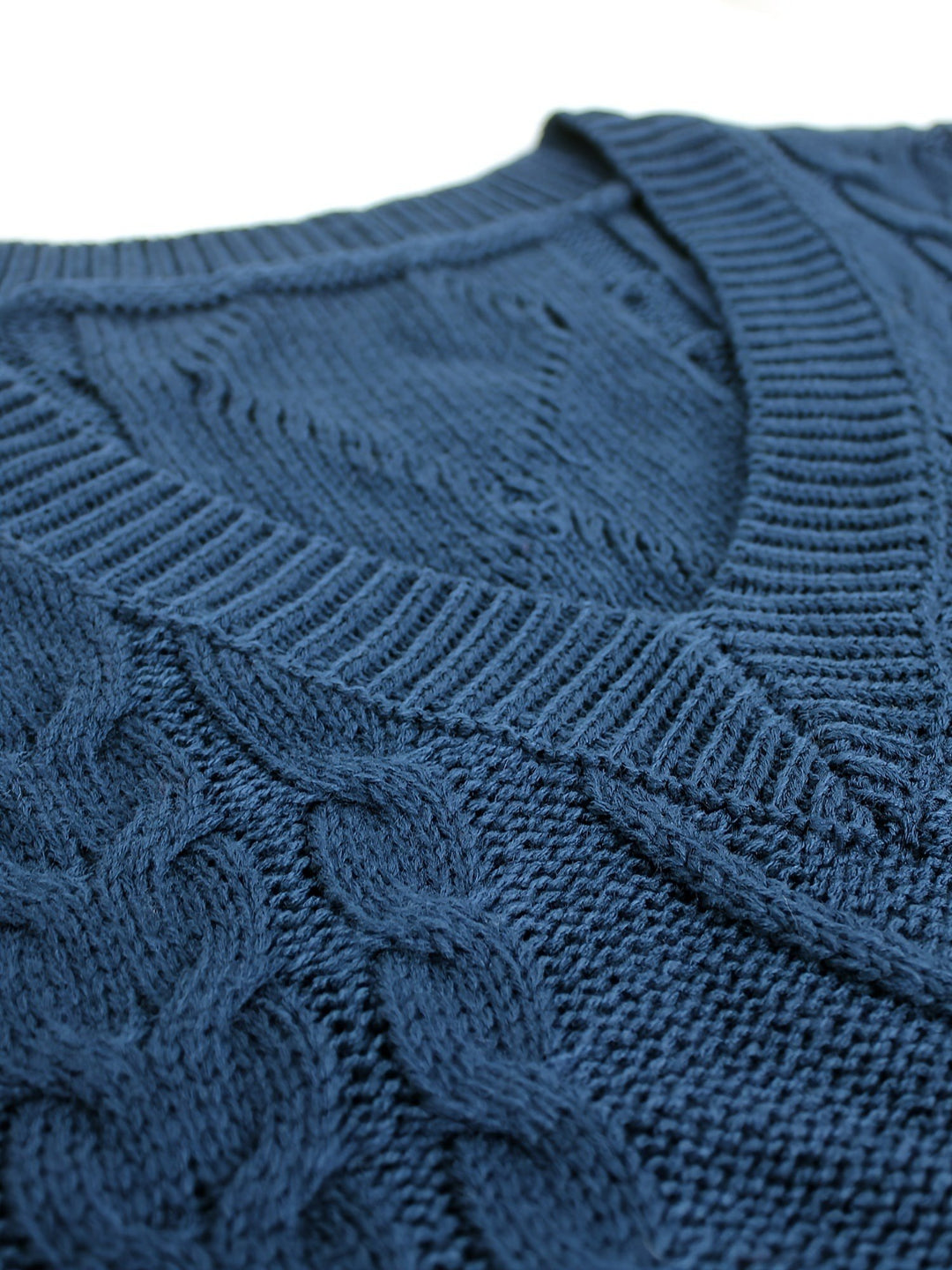 Lina — Warmer Pullunder für Damen aus Strick mit Zopfmuster, Das Modehaus Luzern