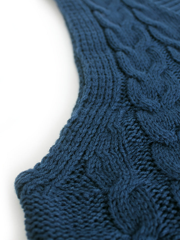 Lina — Warmer Pullunder für Damen aus Strick mit Zopfmuster, Das Modehaus Luzern