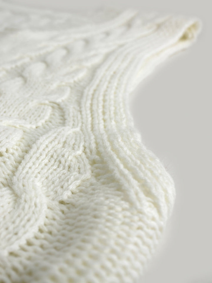 Lina — Warmer Pullunder für Damen aus Strick mit Zopfmuster, Das Modehaus Luzern