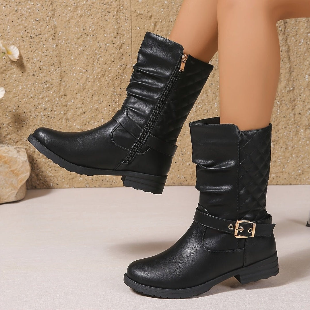 Luisa — Elegante wadenhohe Stiefel für Damen mit Schnallen und Blockabsatz, Das Modehaus Luzern