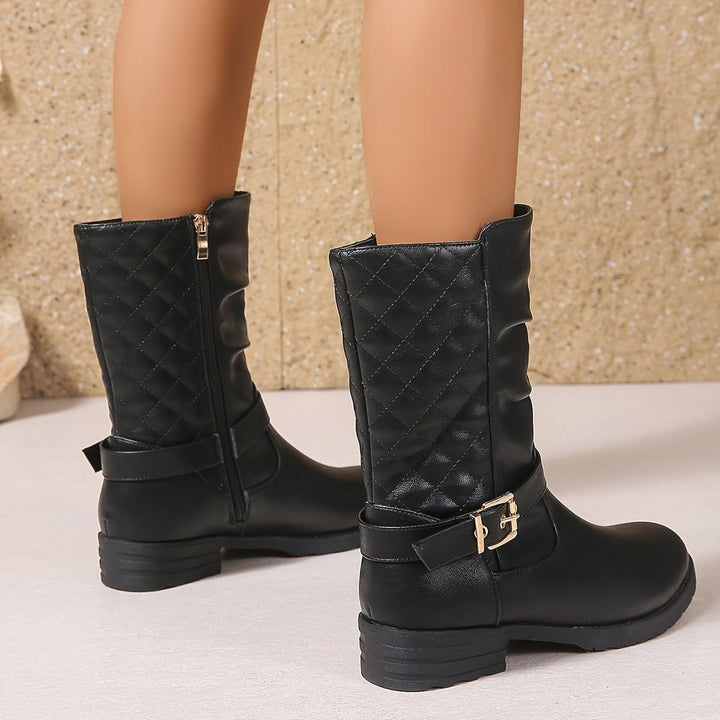 Luisa — Elegante wadenhohe Stiefel für Damen mit Schnallen und Blockabsatz, Das Modehaus Luzern