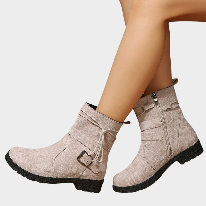 Lydia — Bequeme flache Stiefeletten für Damen mit Reissverschluss, Das Modehaus Luzern