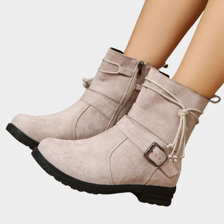 Lydia — Bequeme flache Stiefeletten für Damen mit Reissverschluss, Das Modehaus Luzern