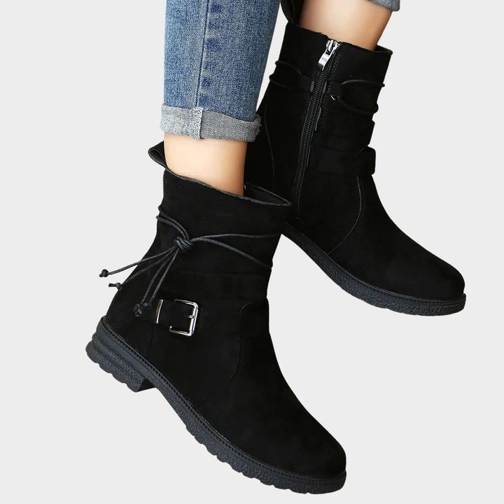 Lydia — Bequeme flache Stiefeletten für Damen mit Reissverschluss, Das Modehaus Luzern