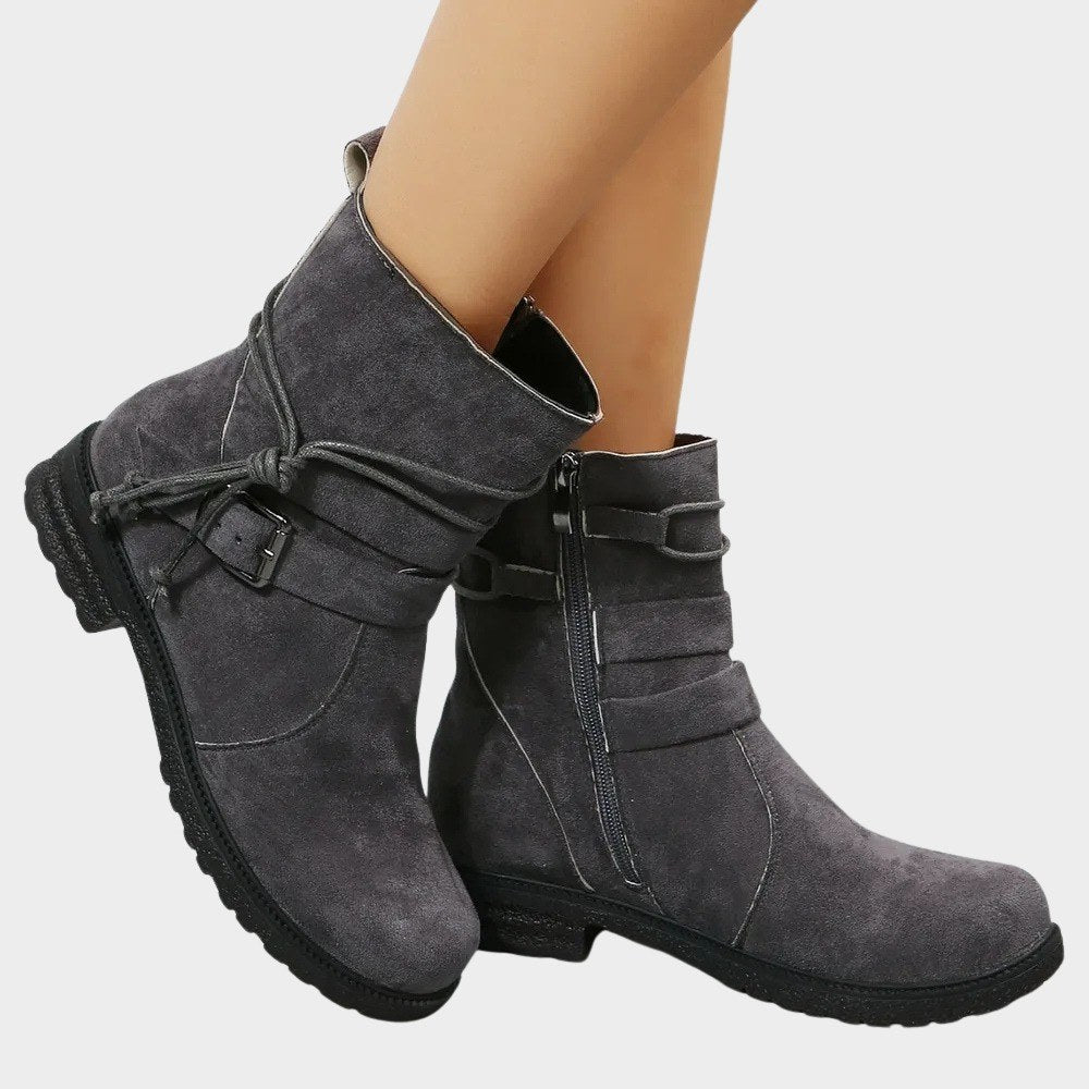 Lydia — Bequeme flache Stiefeletten für Damen mit Reissverschluss, Das Modehaus Luzern