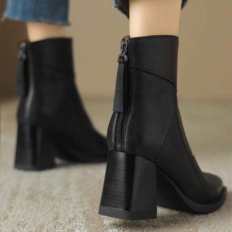 Madlen — Elegante Stiefeletten für Damen mit eckiger Spitze und Blockabsatz, Das Modehaus Luzern