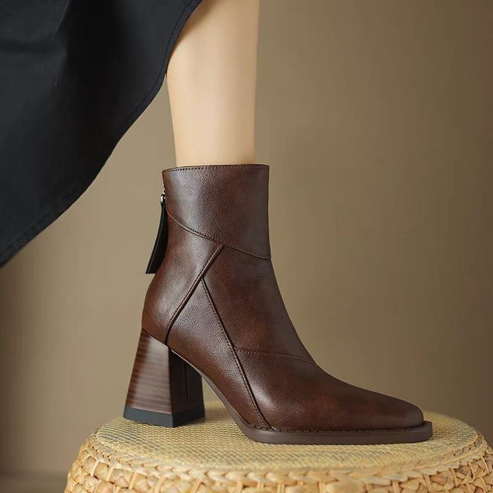 Madlen — Elegante Stiefeletten für Damen mit eckiger Spitze und Blockabsatz, Das Modehaus Luzern