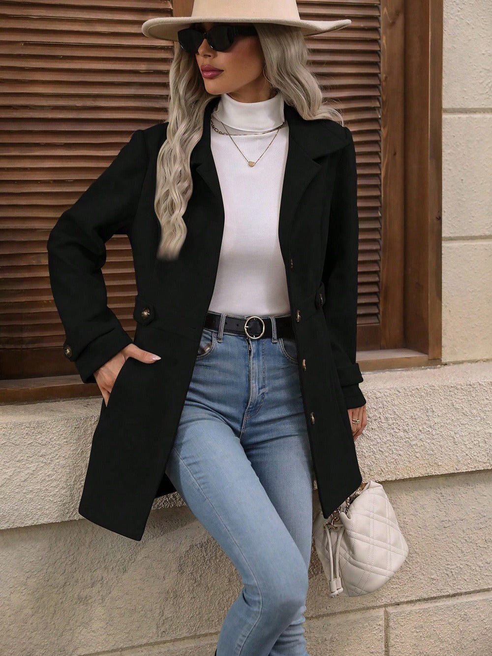 Marion — Kurzer taillierter Mantel für Damen mit Gürtel und Knopfleiste, Das Modehaus Luzern