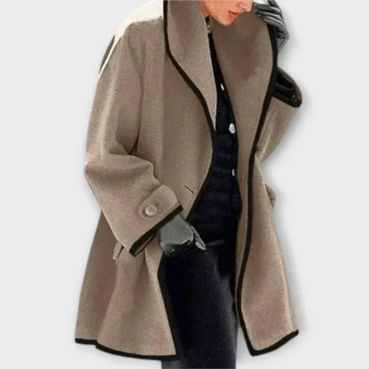 Mila — Klassischer ausgestellter Wollmantel für Damen mit Schalkragen, Das Modehaus Luzern