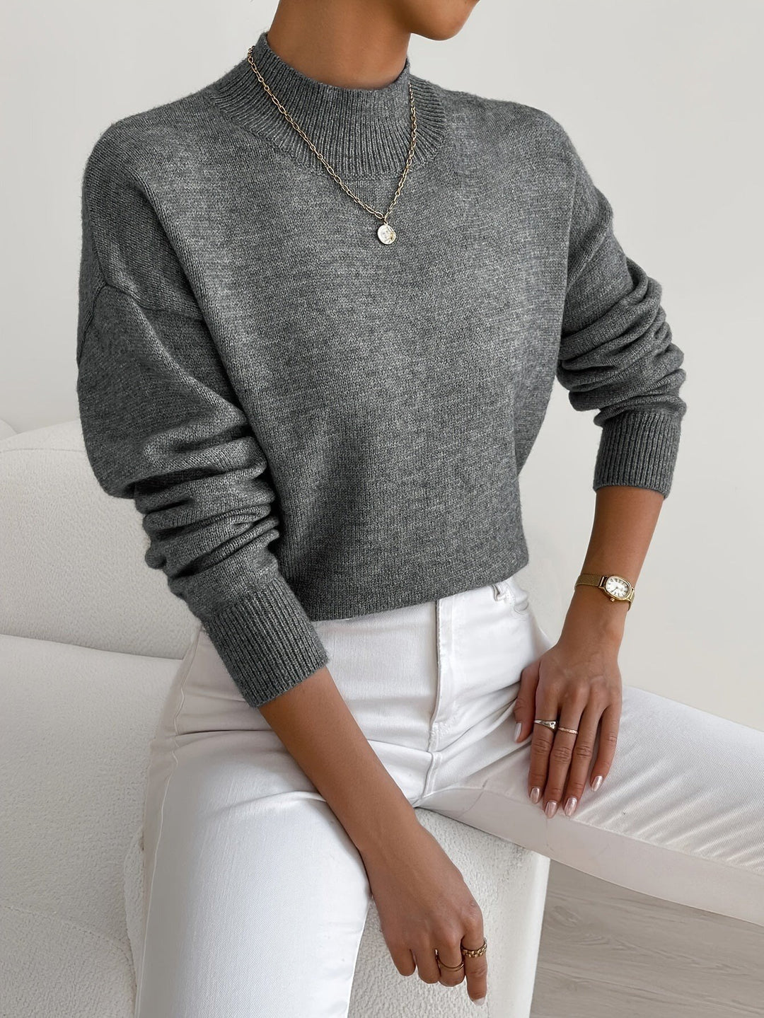 Mirella — Schlichter Strickpullover für Damen mit Stehkragen und Bündchen, Das Modehaus Luzern