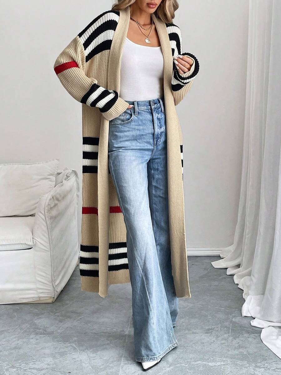 Mirjam — Lässiger langer Cardigan für Damen mit breiten Streifen, Das Modehaus Luzern