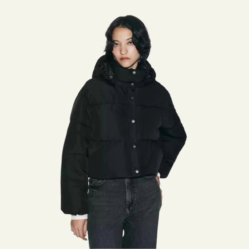 Nathalie — Kastige Daunen-Winterjacke für Damen mit Kapuze und Druckknöpfen, Das Modehaus Luzern