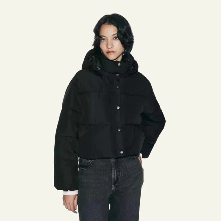 Nathalie — Kastige Daunen-Winterjacke für Damen mit Kapuze und Druckknöpfen, Das Modehaus Luzern