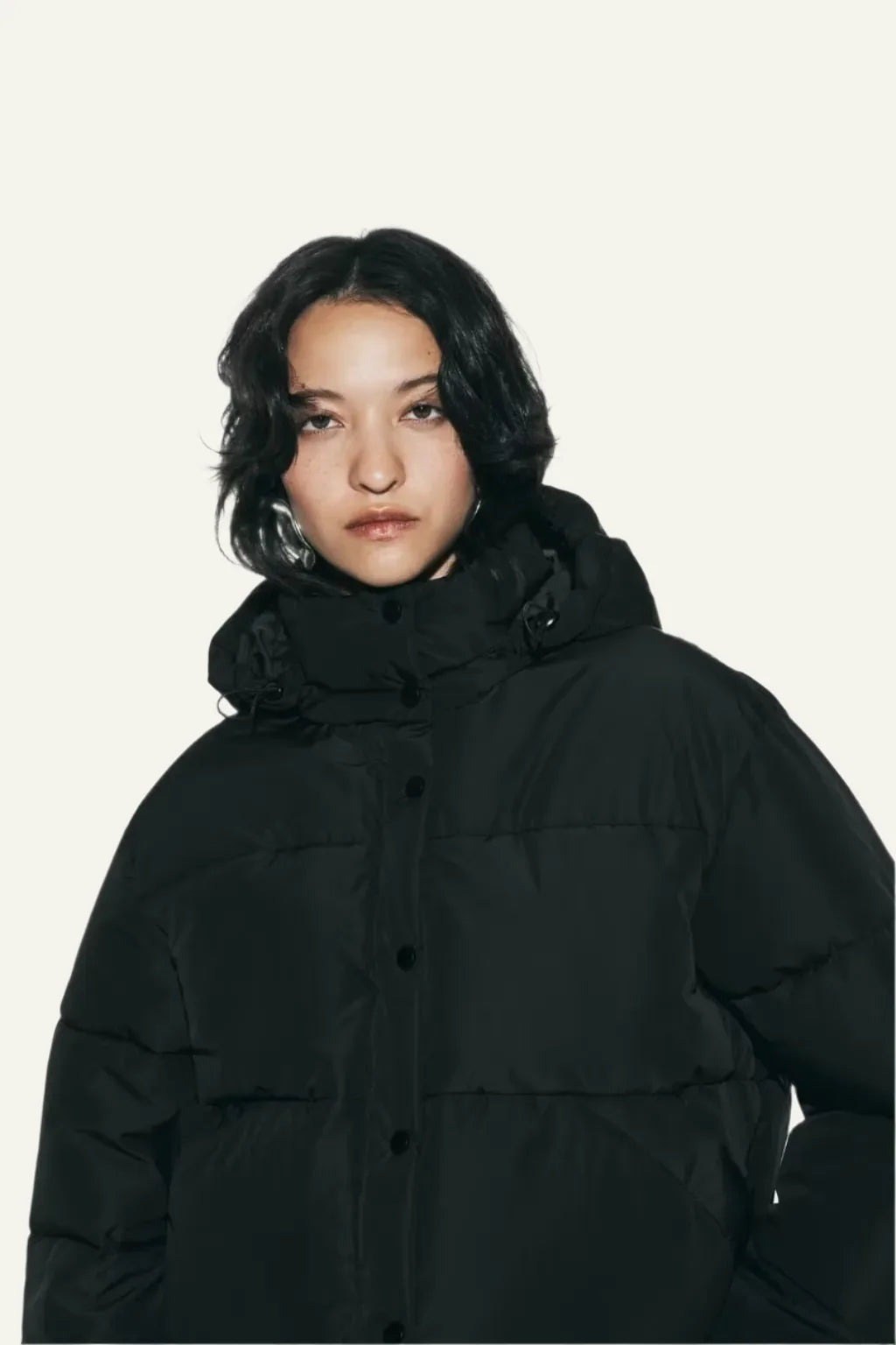 Nathalie — Kastige Daunen-Winterjacke für Damen mit Kapuze und Druckknöpfen, Das Modehaus Luzern