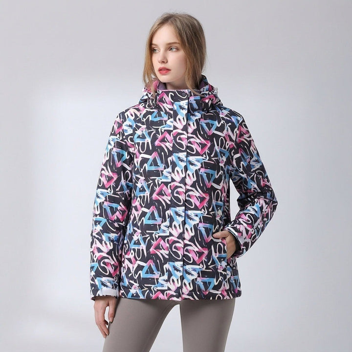 Nina — Warme gefütterte Skijacke für Damen mit Kapuze und Muster, Das Modehaus Luzern