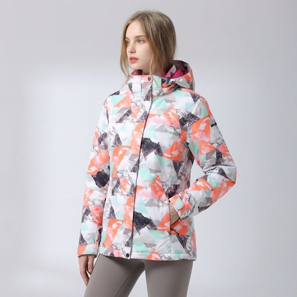 Nina — Warme gefütterte Skijacke für Damen mit Kapuze und Muster, Das Modehaus Luzern