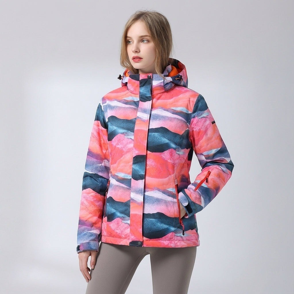 Nina — Warme gefütterte Skijacke für Damen mit Kapuze und Muster, Das Modehaus Luzern