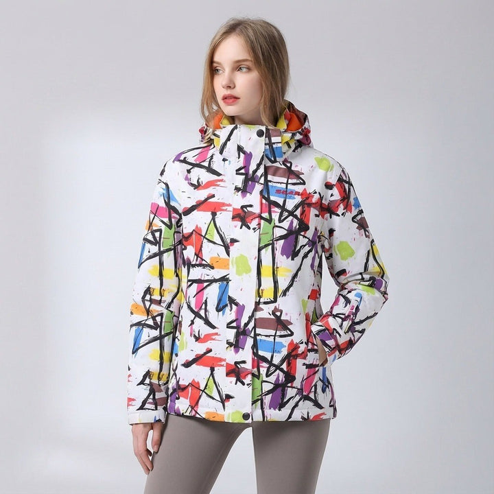 Nina — Warme gefütterte Skijacke für Damen mit Kapuze und Muster, Das Modehaus Luzern