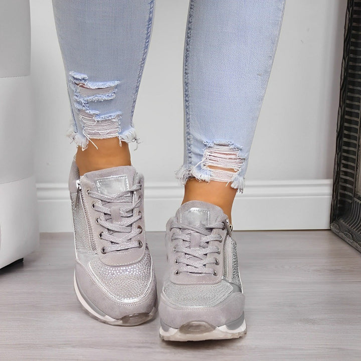Noemi — Stilvolle Sneakers für Damen mit Keilabsatz und Reissverschluss, Das Modehaus Luzern