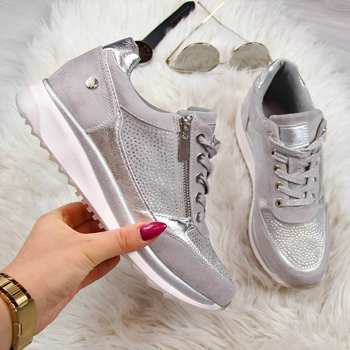 Noemi — Stilvolle Sneakers für Damen mit Keilabsatz und Reissverschluss, Das Modehaus Luzern