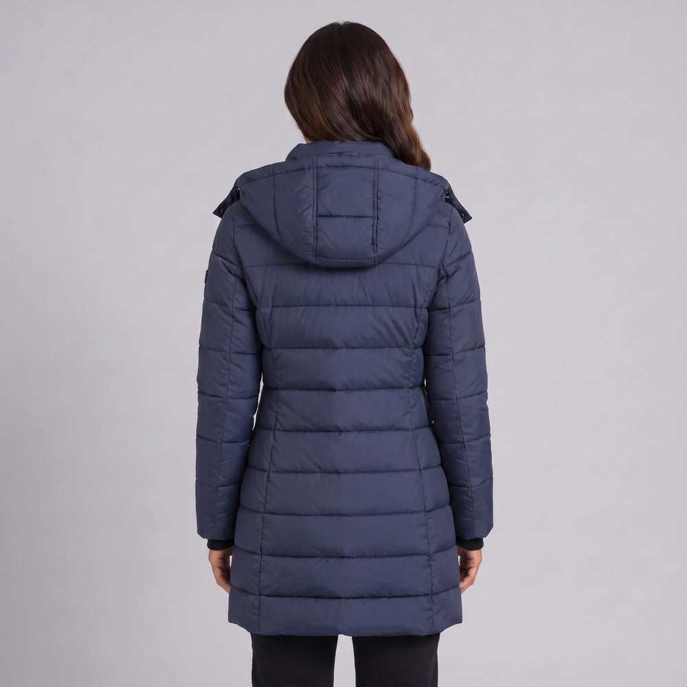 Pascale — Lange schmale leicht gesteppte Winterjacke für Damen mit Kapuze, Das Modehaus Luzern