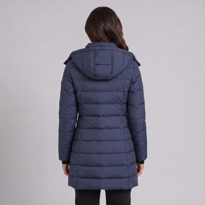 Pascale — Lange schmale leicht gesteppte Winterjacke für Damen mit Kapuze, Das Modehaus Luzern