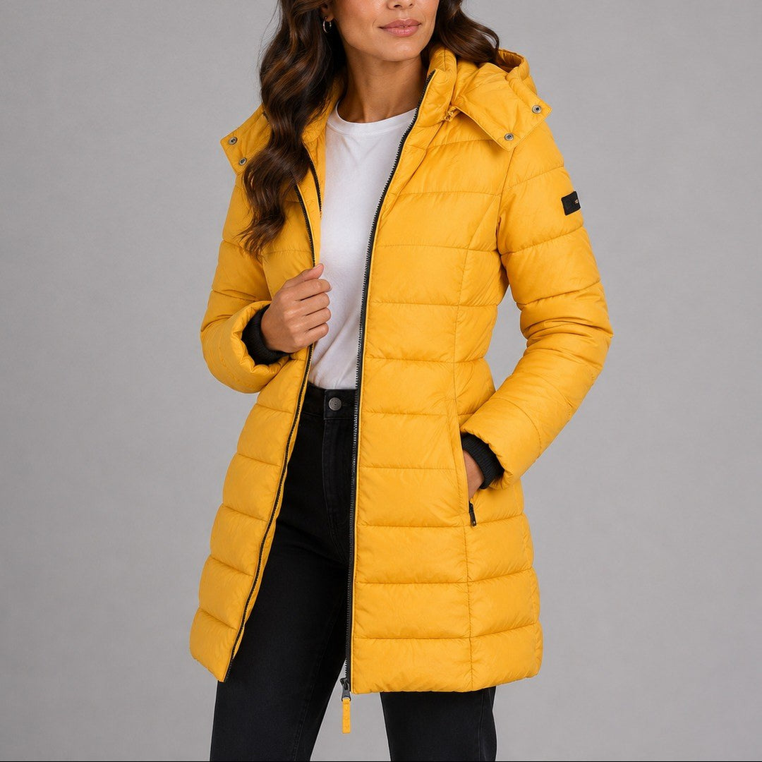 Pascale — Lange schmale leicht gesteppte Winterjacke für Damen mit Kapuze, Das Modehaus Luzern