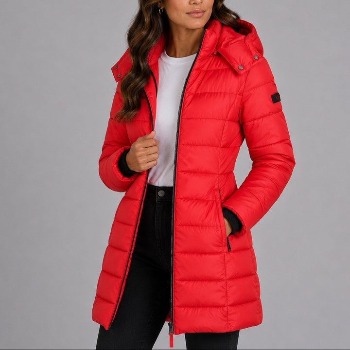 Pascale — Lange schmale leicht gesteppte Winterjacke für Damen mit Kapuze, Das Modehaus Luzern