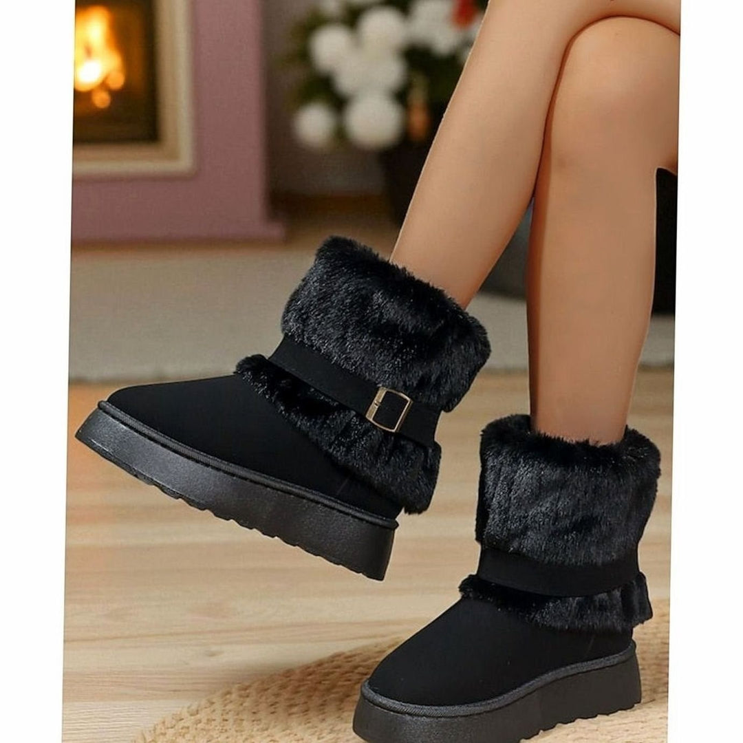 Renate — Warme kurze Winterschuhe für Damen mit Kunstfell und Schnallen, Das Modehaus Luzern