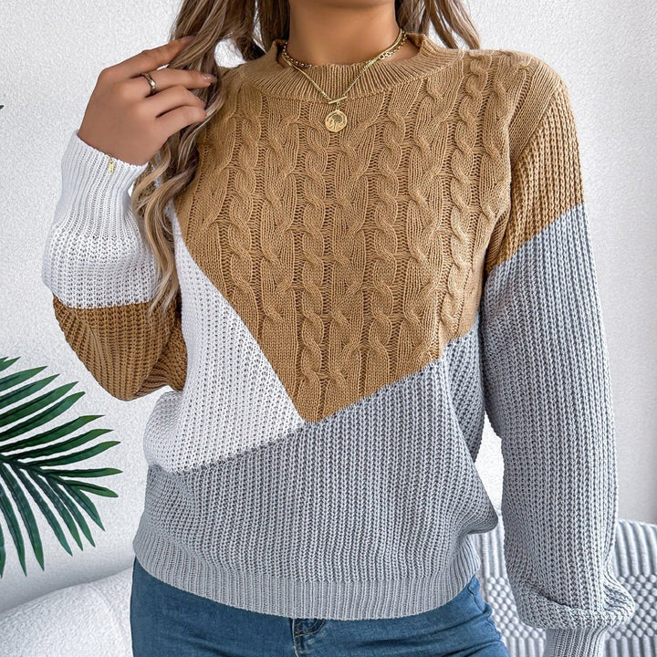 Rita — Zweifarbiger Strickpullover für Damen mit Zopfmuster und Rundhals, Das Modehaus Luzern