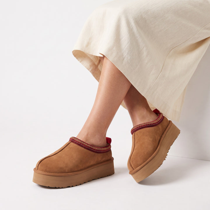 Romy — Kuschelige Hausschuhe für Damen mit Teddyfutter und Profilsohle, Das Modehaus Luzern