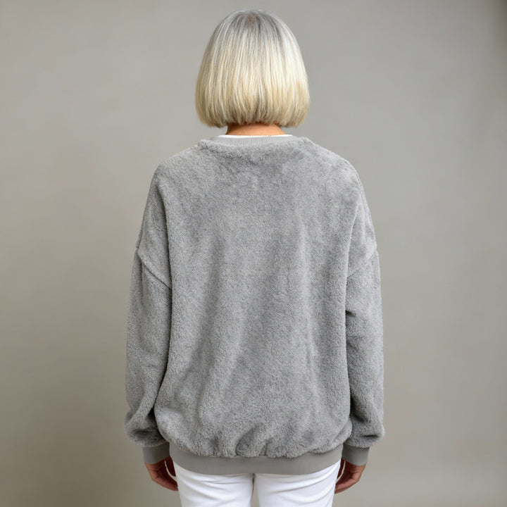 Ronja — Kuscheliger Weihnachtssweater für Damen mit Katzen-Print, Das Modehaus Luzern