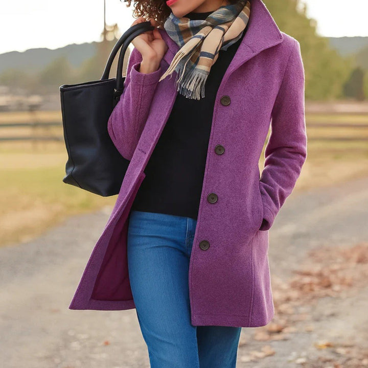 Sabine — Stilvoller Wintermantel mit Knopfleiste und Reverskragen für Damen, Das Modehaus Luzern