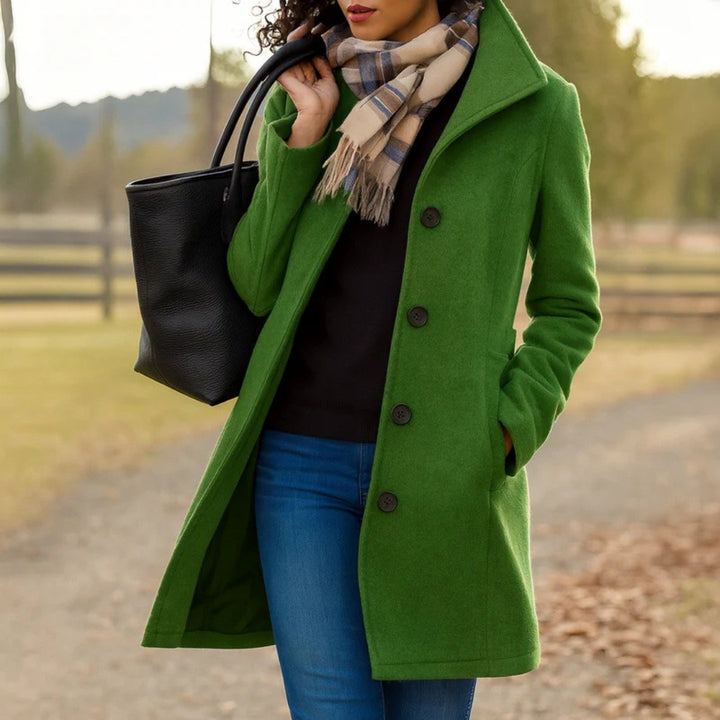 Sabine — Stilvoller Wintermantel mit Knopfleiste und Reverskragen für Damen, Das Modehaus Luzern