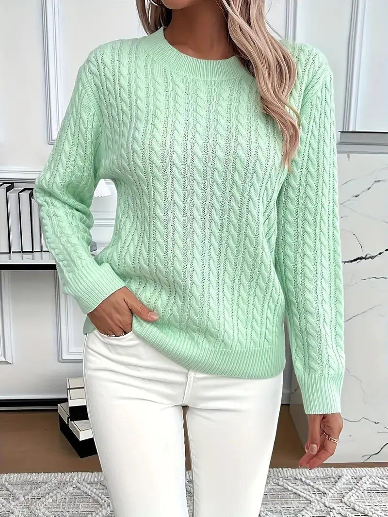 Sabrina — Klassischer Strickpullover für Damen mit Zopfmuster und Bündchen, Das Modehaus Luzern