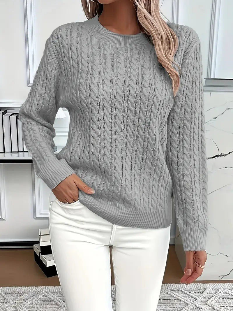 Sabrina — Klassischer Strickpullover für Damen mit Zopfmuster und Bündchen, Das Modehaus Luzern
