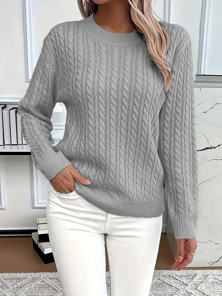 Sabrina — Klassischer Strickpullover für Damen mit Zopfmuster und Bündchen, Das Modehaus Luzern