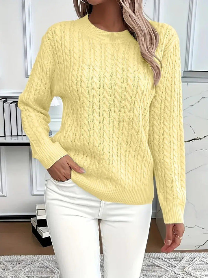 Sabrina — Klassischer Strickpullover für Damen mit Zopfmuster und Bündchen, Das Modehaus Luzern