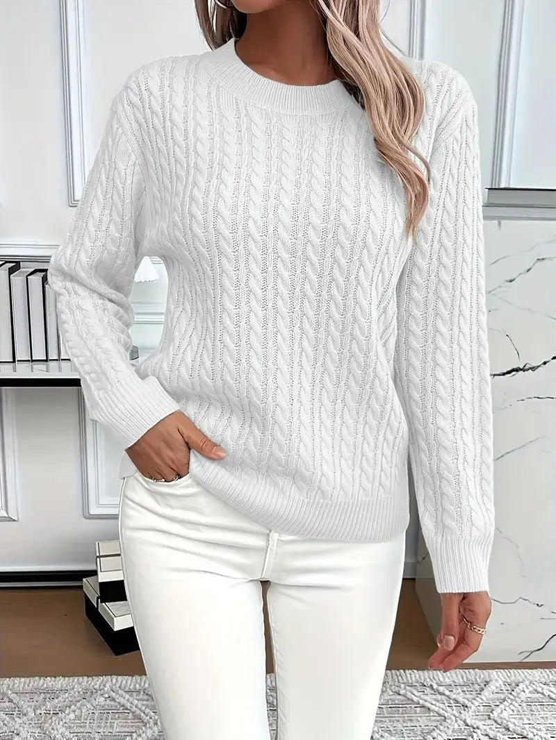 Sabrina — Klassischer Strickpullover für Damen mit Zopfmuster und Bündchen, Das Modehaus Luzern
