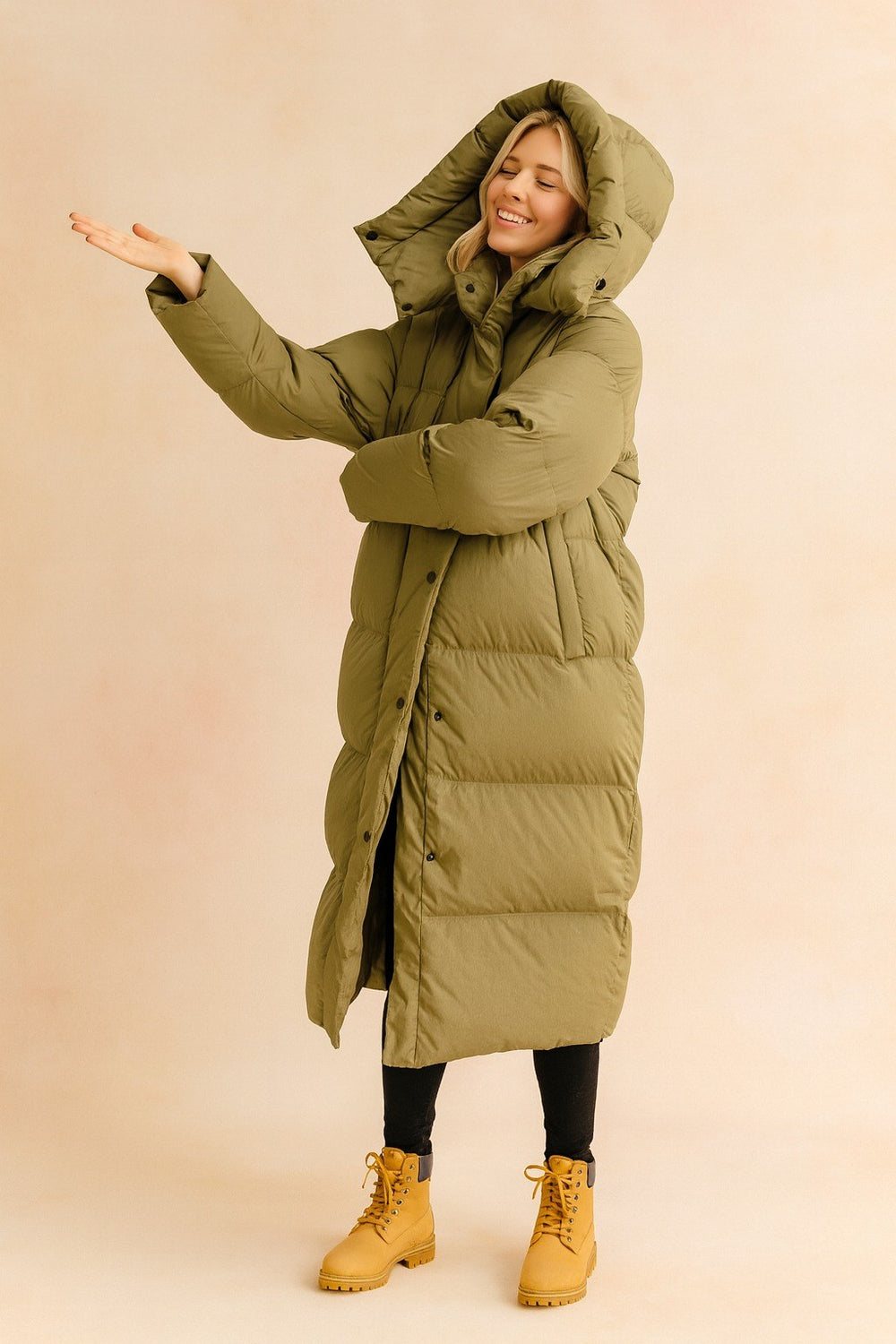 Sandra — Warme lange wattierte Winterjacke für Damen mit Kapuze, Das Modehaus Luzern