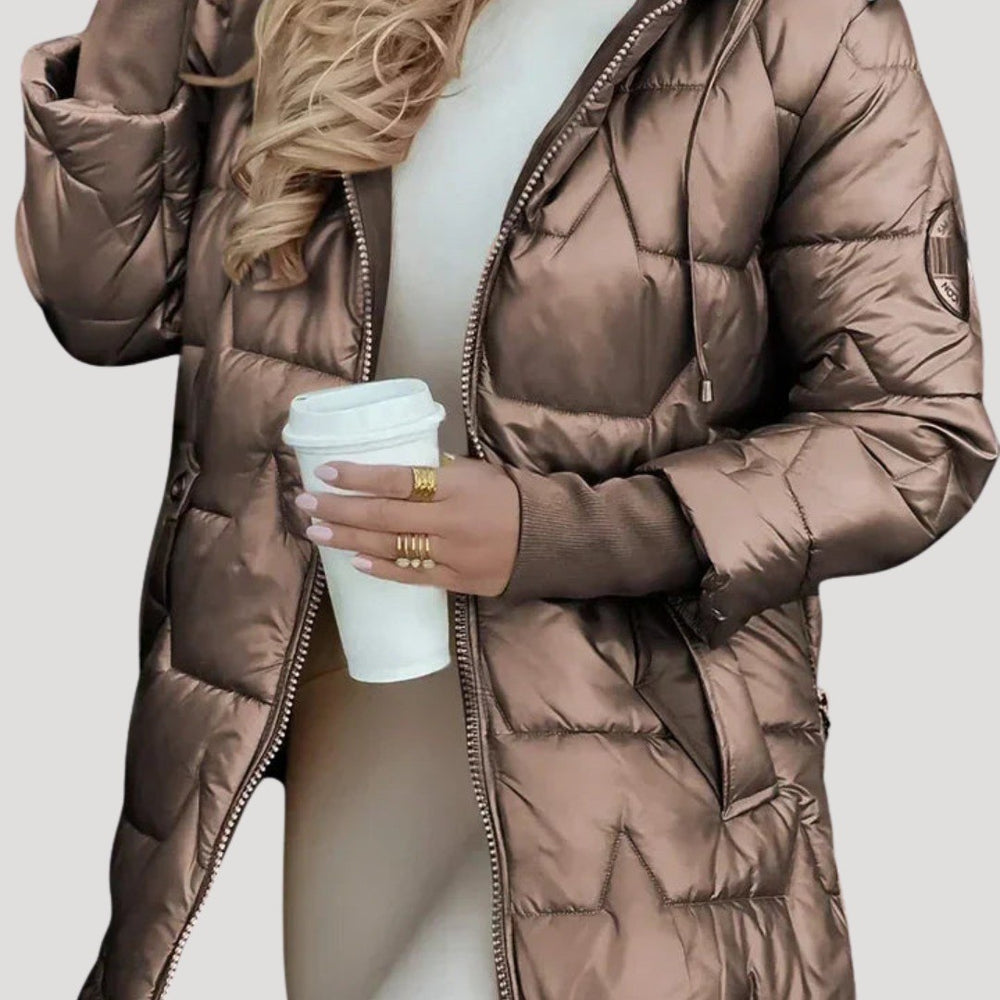 Seline — Daunenjacke für Damen mit Kapuze und durchgehendem Reissverschluss, Das Modehaus Luzern