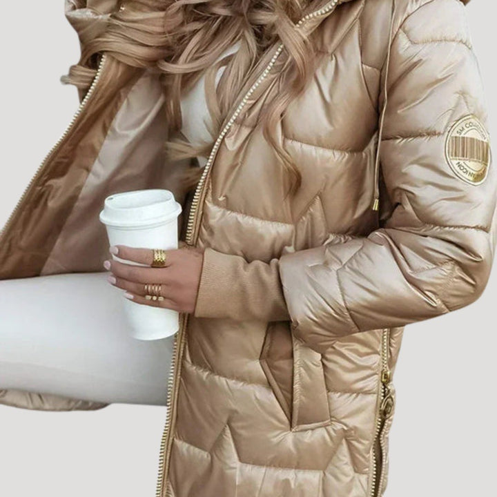 Seline — Daunenjacke für Damen mit Kapuze und durchgehendem Reissverschluss, Das Modehaus Luzern