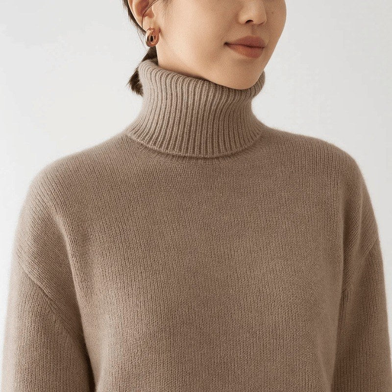 Seraina — Weicher gerippter Oversize Rollkragenpullover für Damen, Das Modehaus Luzern